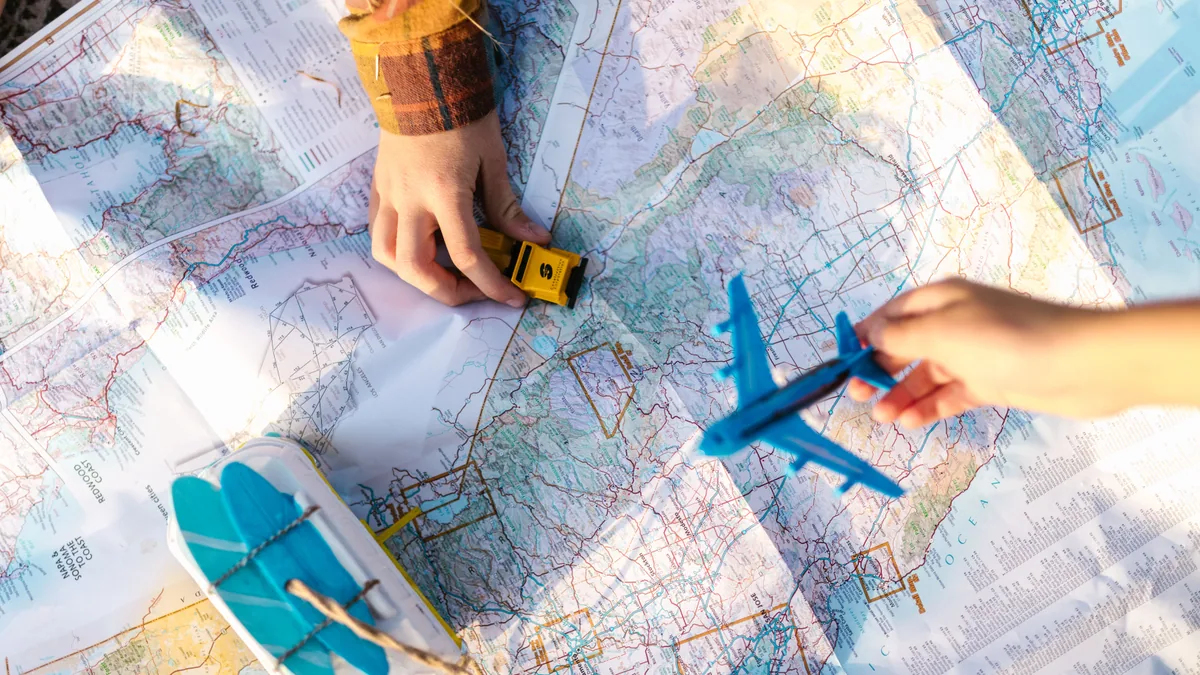 Carte du monde utilisée pour préparer les étapes d’un voyage