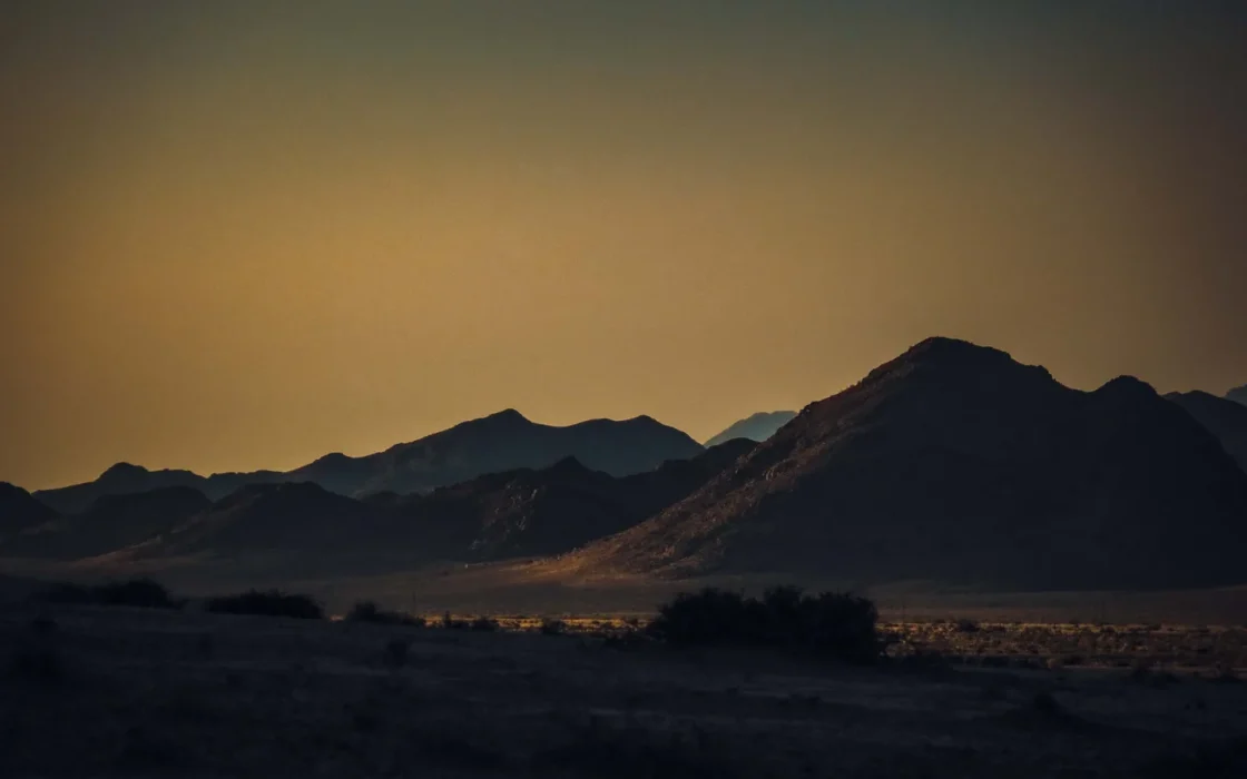 Paysage désertique de Namibie associé à voyage Namibie