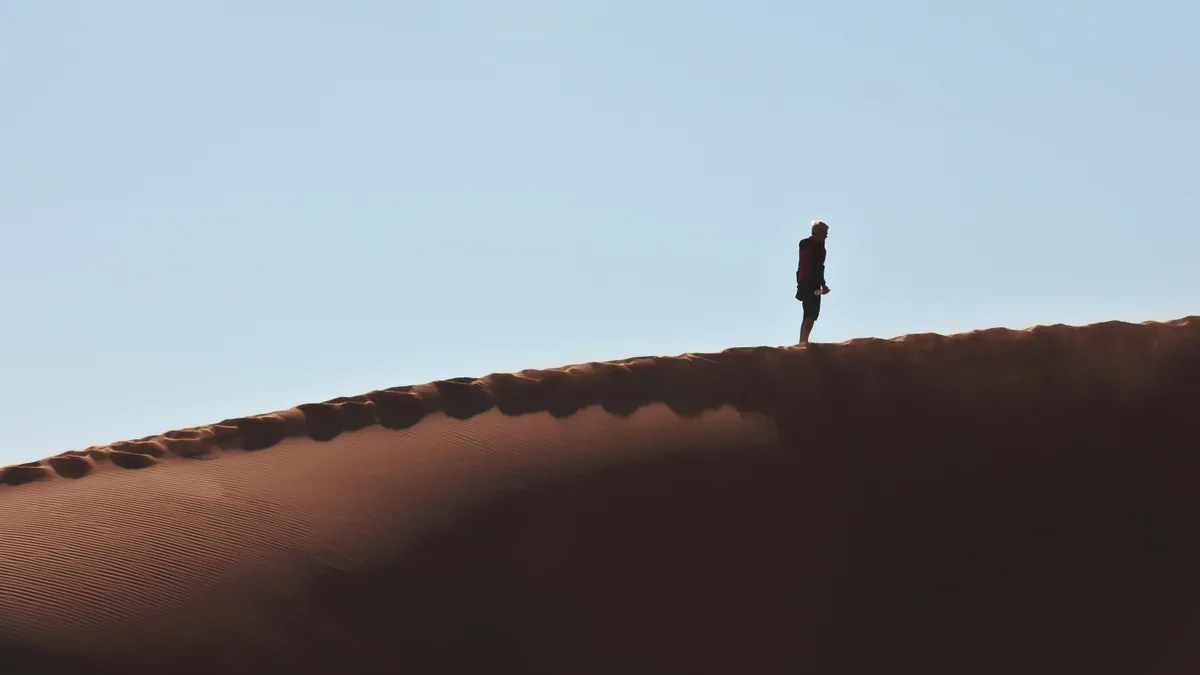Paysage désertique de Namibie associé à Namibie